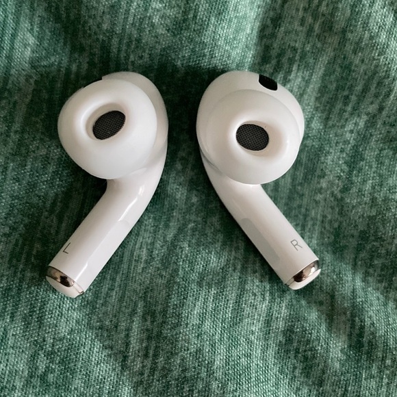 AirPods Pro- Make an Offer! - Picture 11 of 16